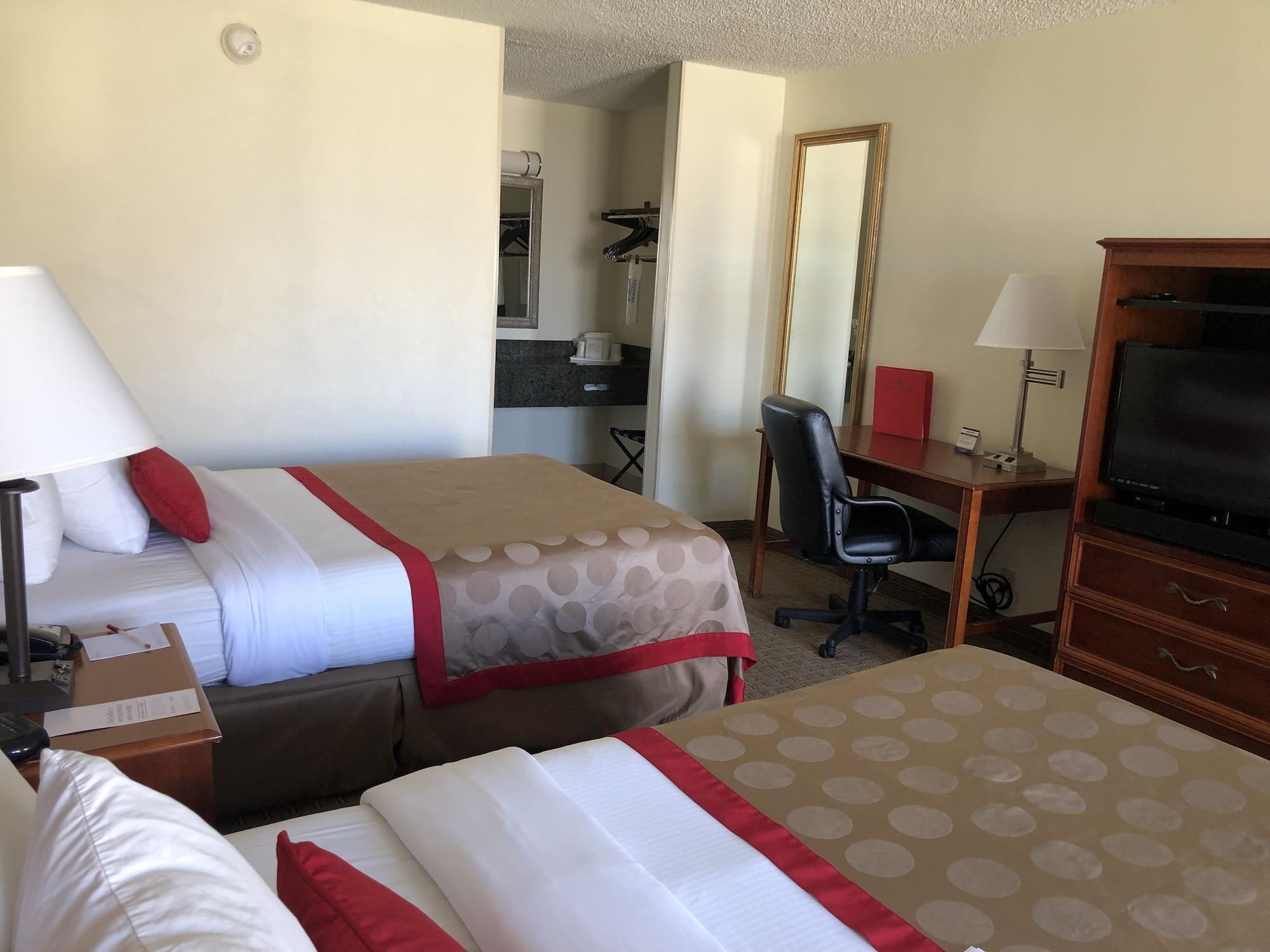 Hotel Ramada By Wyndham New Iberia Esterno foto