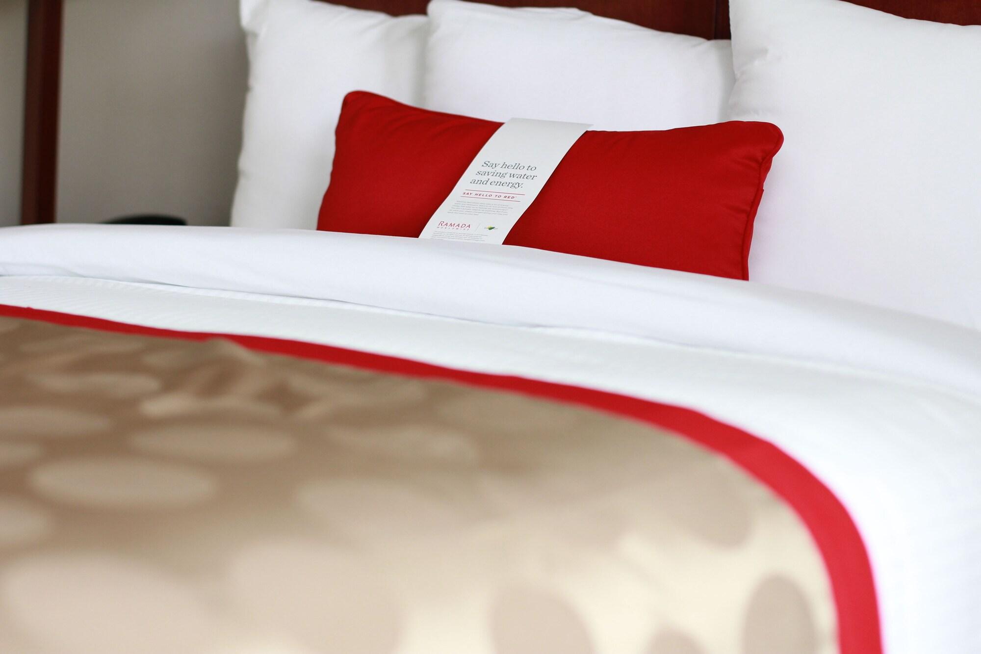 Hotel Ramada By Wyndham New Iberia Esterno foto