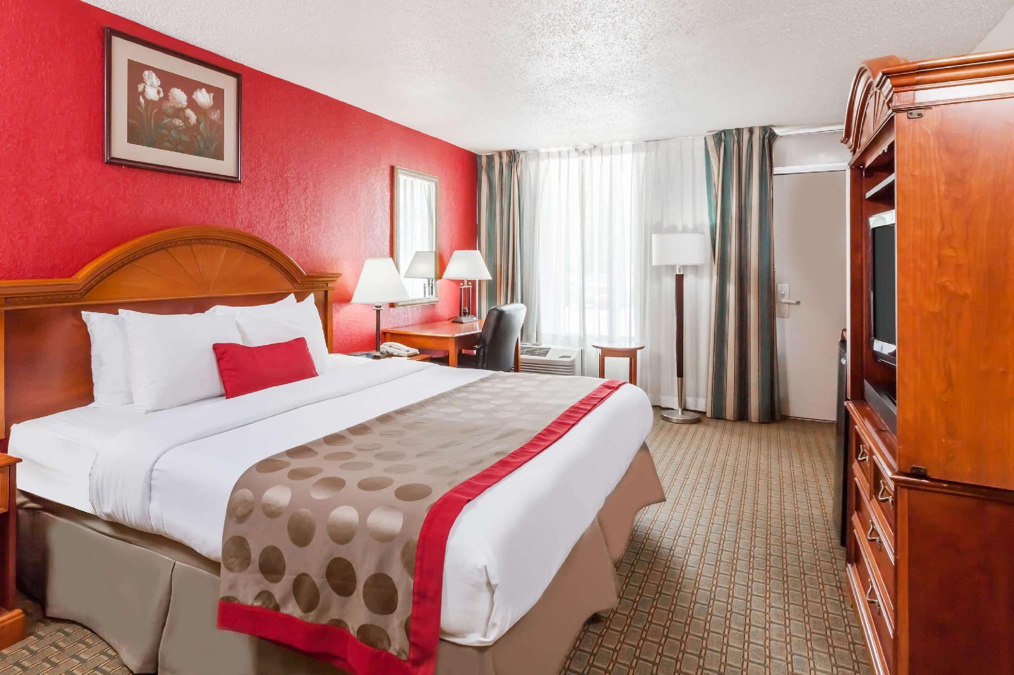Hotel Ramada By Wyndham New Iberia Esterno foto