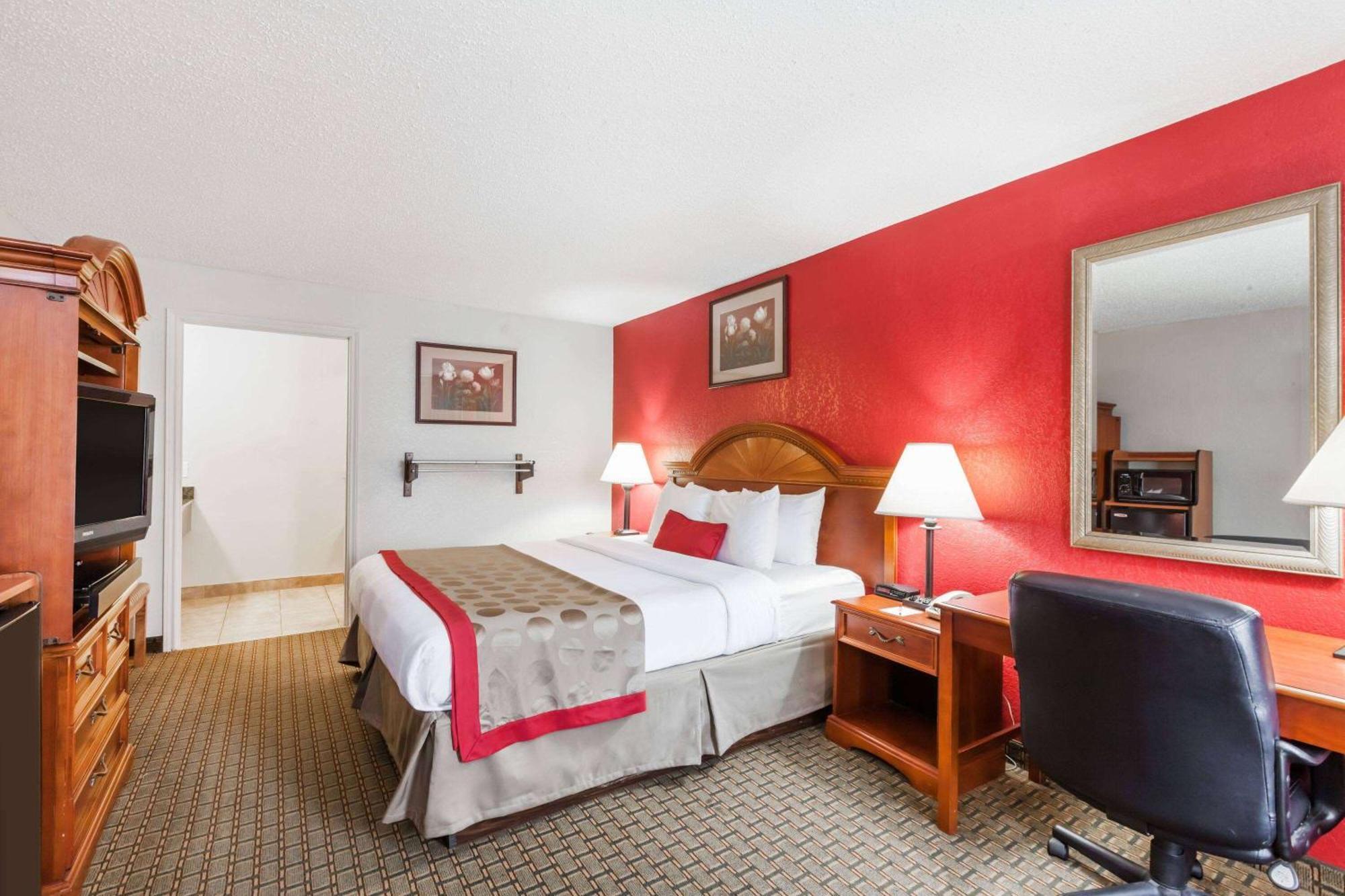 Hotel Ramada By Wyndham New Iberia Esterno foto