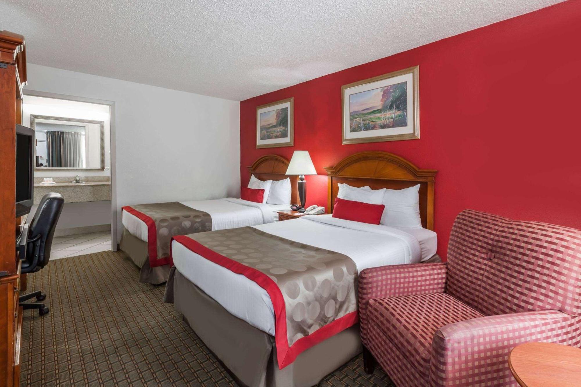 Hotel Ramada By Wyndham New Iberia Esterno foto