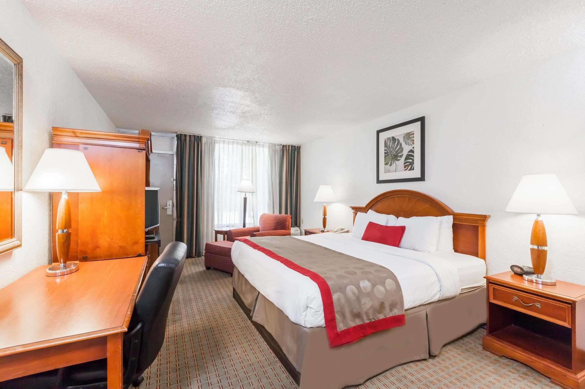 Hotel Ramada By Wyndham New Iberia Esterno foto